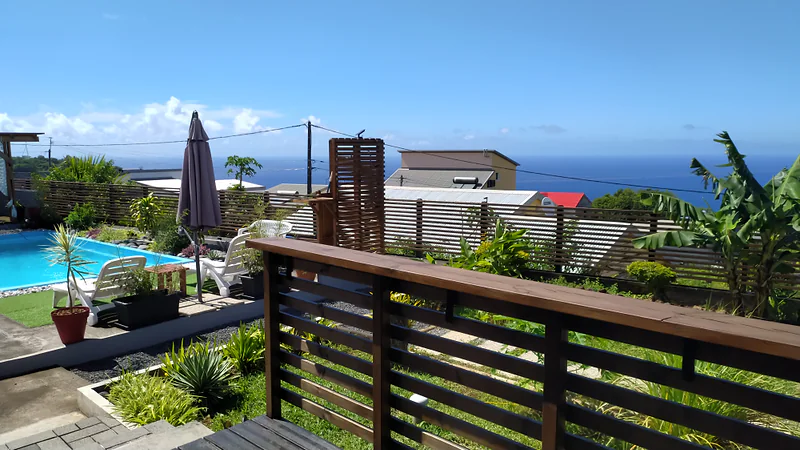 La vue sur l'océan depuis la terrasse