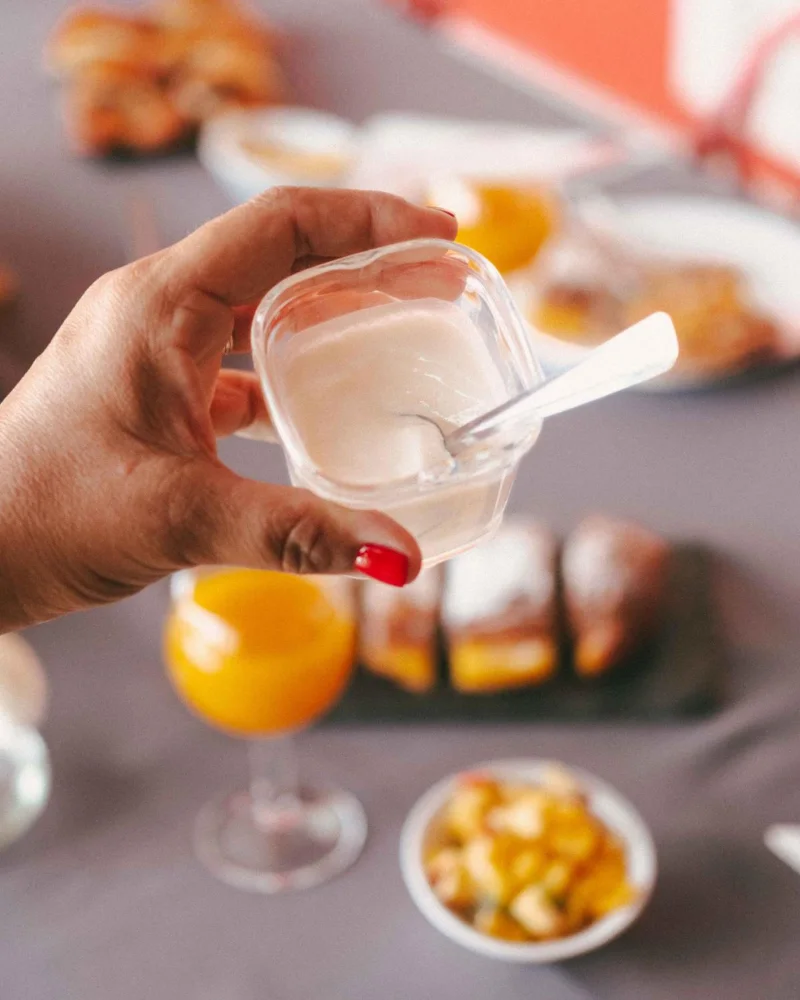 Un yaourt maison servi au petit déjeuner